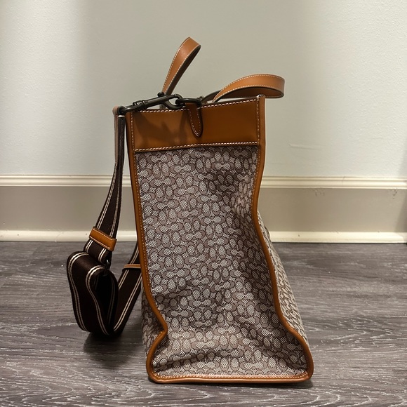 Coach Field Tote 40 In Micro Signature Jacquard - Picture 3 of 8